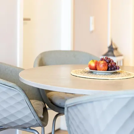 Appartement Mit Parkblick Lübeck