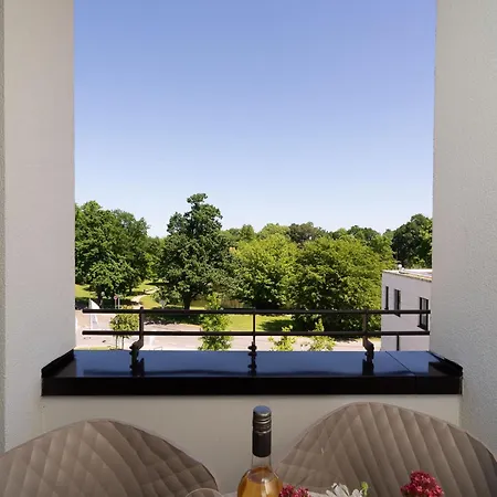 Appartement Mit Parkblick Lübeck